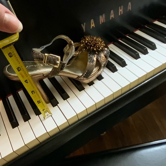 Sandals - Picture 5 of 10